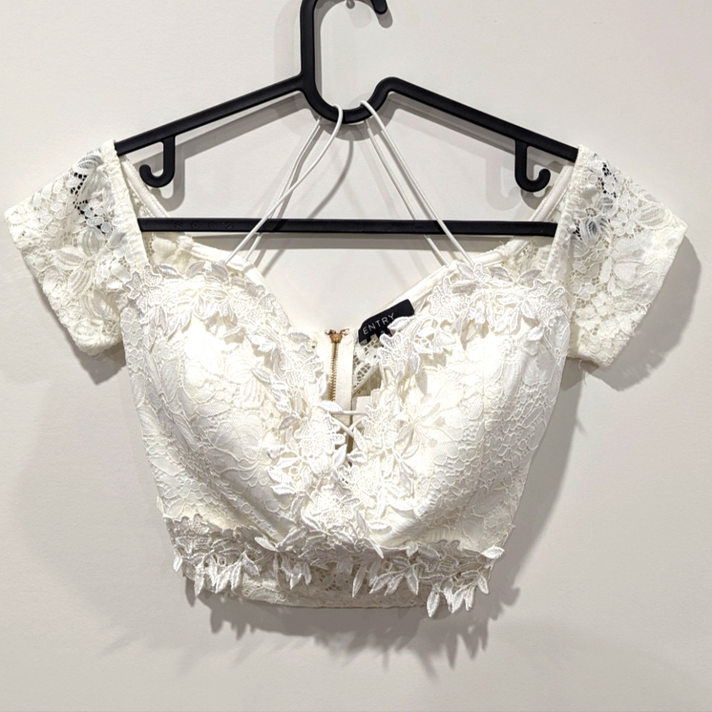 Entry - Bardot sleeved crop top